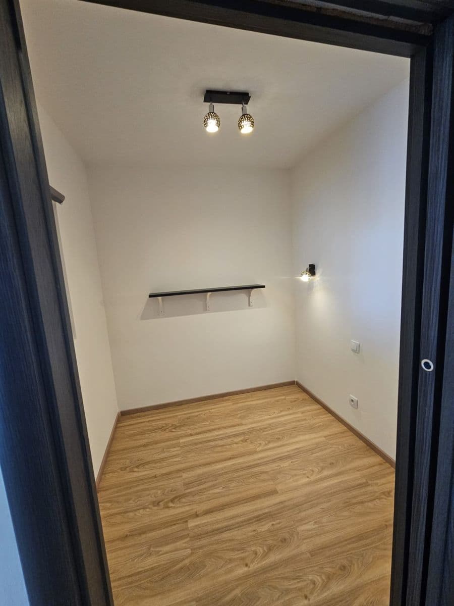 Prenájom bytu 3-izbový 56 m², Katovická, Praha, Praha Prenájom bytu 3-izbový 56 m², Katovická, Praha, Praha