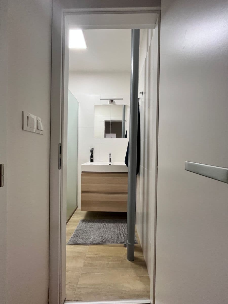 Prenájom bytu 2-izbový 43 m², Solivarská, Ružinov, Bratislavský kraj Prenájom bytu 2-izbový 43 m², Solivarská, Ružinov, Bratislavský kraj