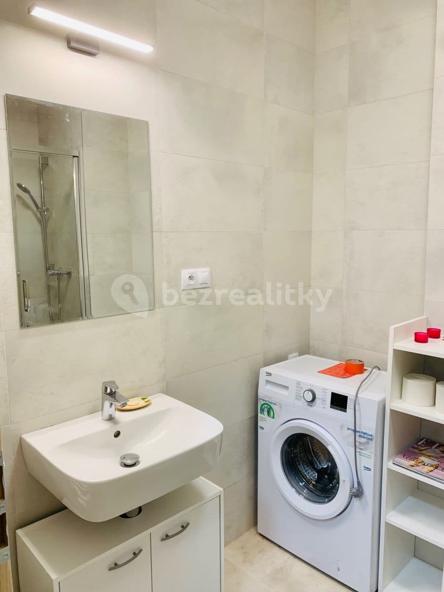 Prenájom bytu 1-izbový 35 m², Jurkovičova, Praha, Praha Prenájom bytu 1-izbový 35 m², Jurkovičova, Praha, Praha