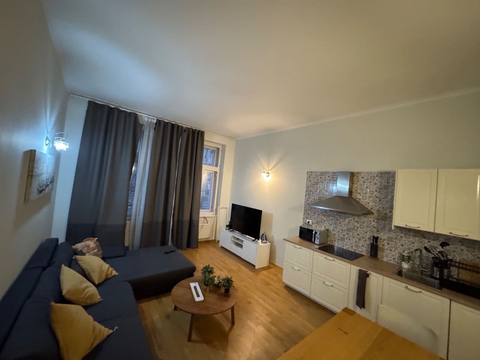 Prenájom bytu 2-izbový 55 m², Rumunská, Praha, Praha Prenájom bytu 2-izbový 55 m², Rumunská, Praha, Praha