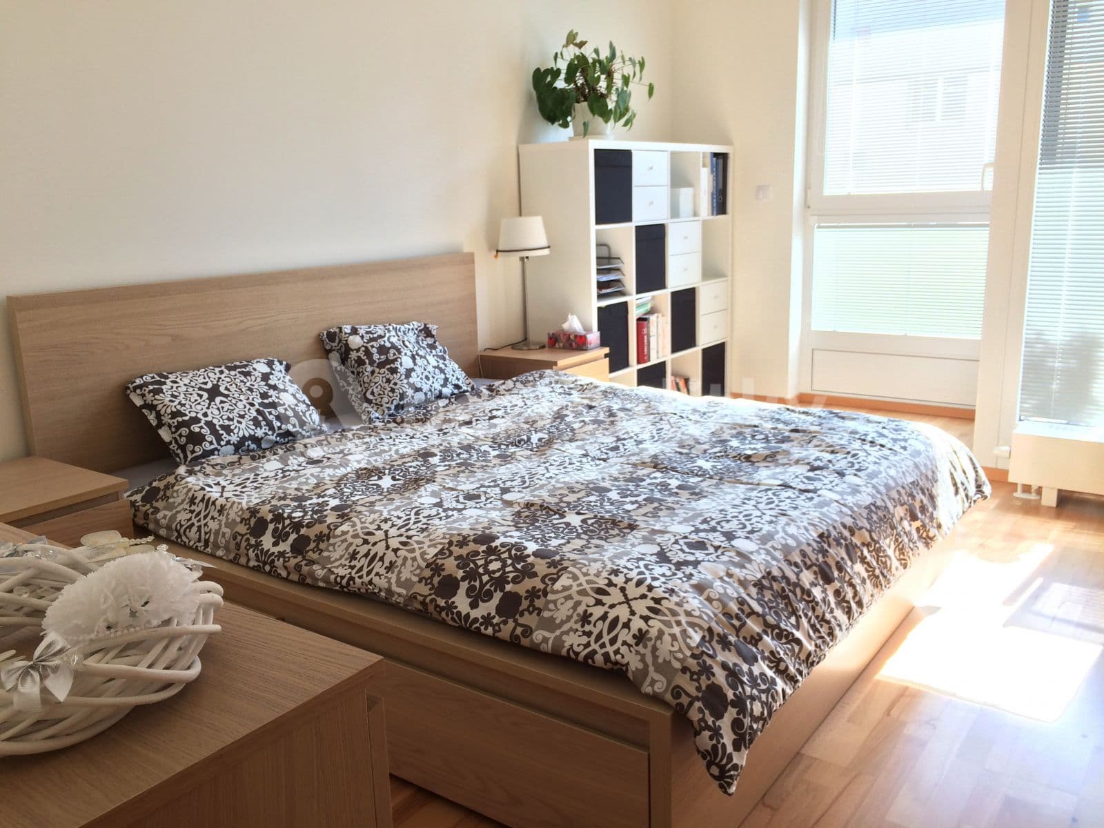 Prenájom bytu 2-izbový 73 m², U Roháčových kasáren, Praha, Praha Prenájom bytu 2-izbový 73 m², U Roháčových kasáren, Praha, Praha