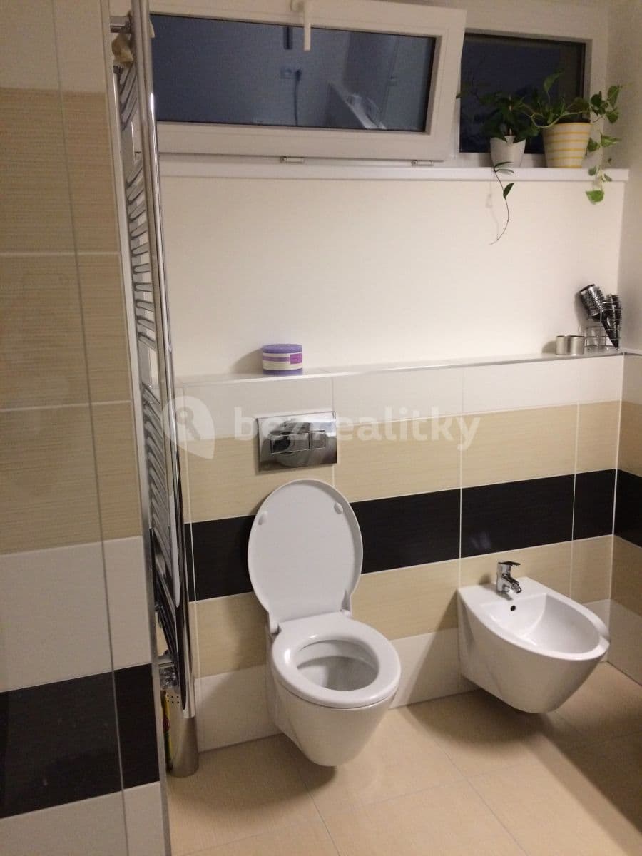 Prenájom bytu 2-izbový 73 m², U Roháčových kasáren, Praha, Praha Prenájom bytu 2-izbový 73 m², U Roháčových kasáren, Praha, Praha