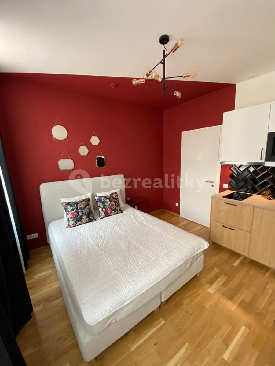 Prenájom bytu 1-izbový 24 m², Tyršova, Praha, Praha Prenájom bytu 1-izbový 24 m², Tyršova, Praha, Praha