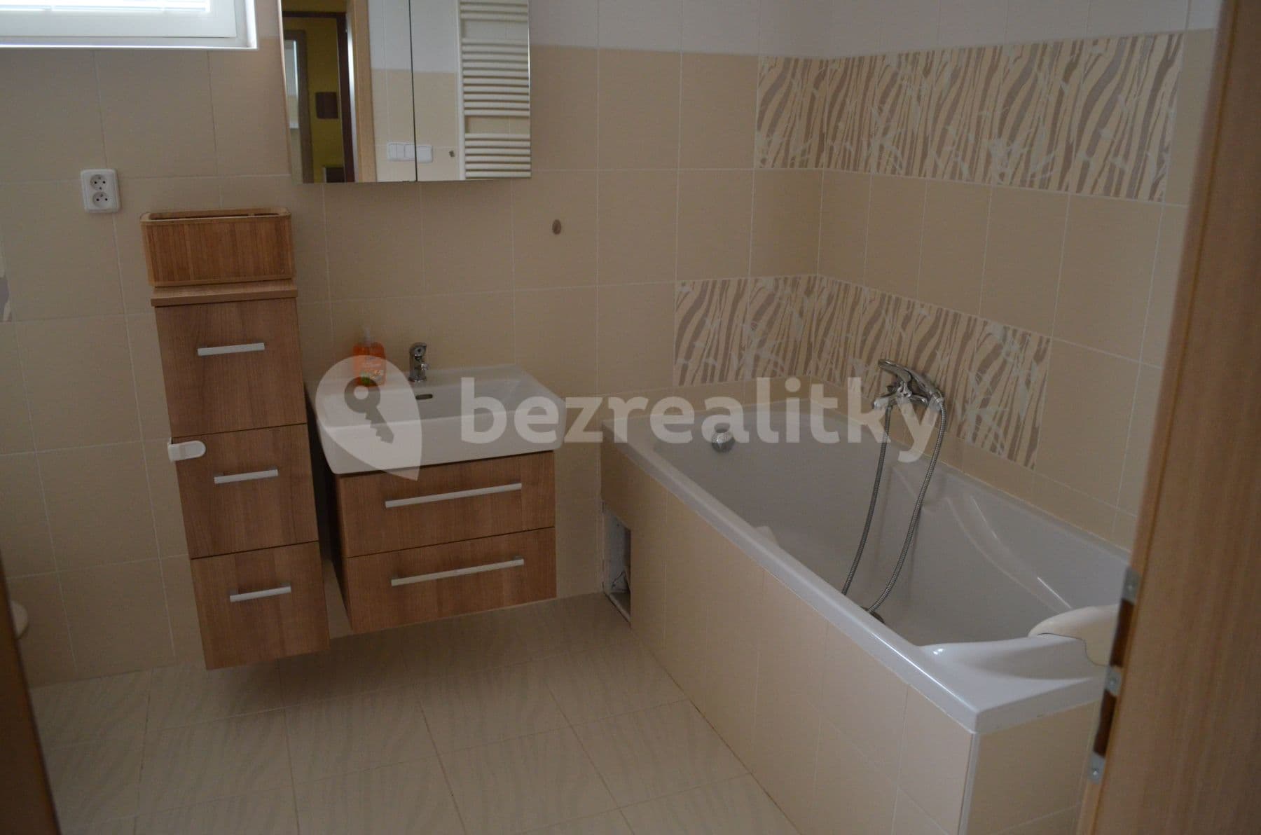 Prenájom bytu 2-izbový 63 m², Sloupecká, Měchenice, Středočeský kraj Prenájom bytu 2-izbový 63 m², Sloupecká, Měchenice, Středočeský kraj