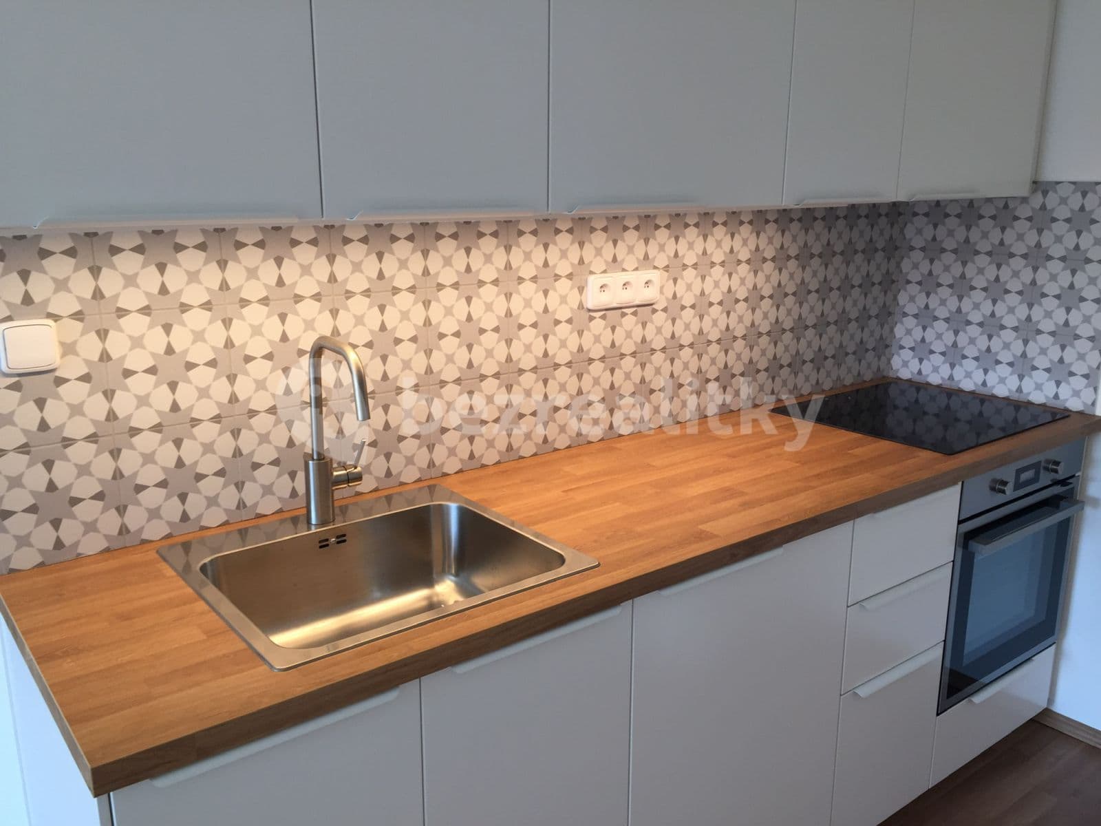 Prenájom bytu 2-izbový 45 m², Trávníčkova, Praha, Praha Prenájom bytu 2-izbový 45 m², Trávníčkova, Praha, Praha