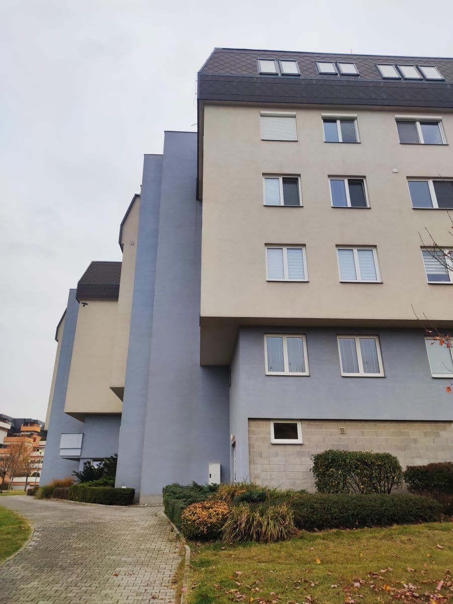 Prenájom bytu 1-izbový 38 m², Na Tabulovém vrchu, Olomouc, Olomoucký kraj Prenájom bytu 1-izbový 38 m², Na Tabulovém vrchu, Olomouc, Olomoucký kraj