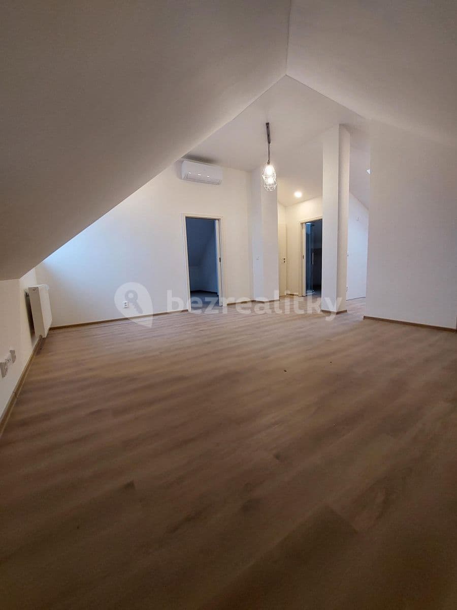 Prenájom bytu 3-izbový 602 m², K Novému dvoru, Praha, Praha Prenájom bytu 3-izbový 602 m², K Novému dvoru, Praha, Praha