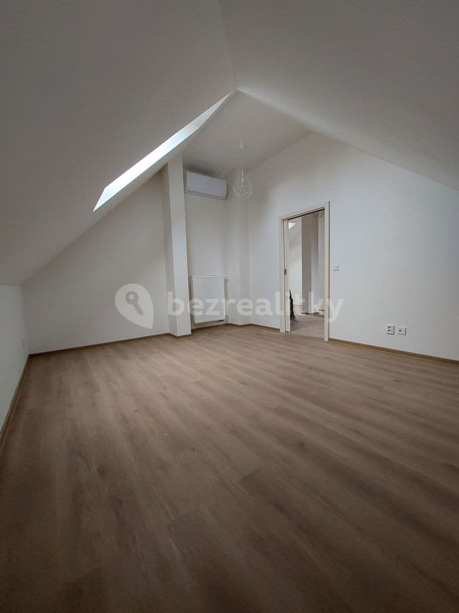 Prenájom bytu 3-izbový 602 m², K Novému dvoru, Praha, Praha Prenájom bytu 3-izbový 602 m², K Novému dvoru, Praha, Praha