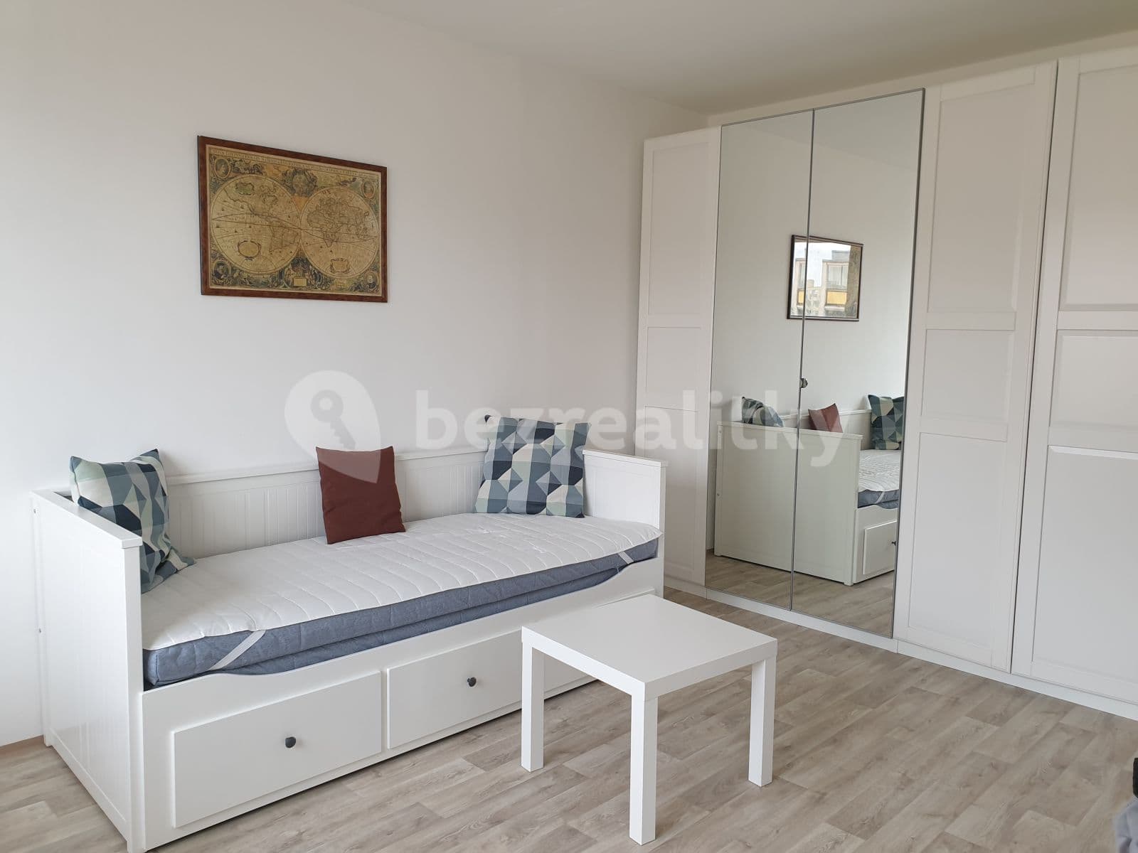 Prenájom bytu 1-izbový 30 m², Brodského, Praha, Praha Prenájom bytu 1-izbový 30 m², Brodského, Praha, Praha
