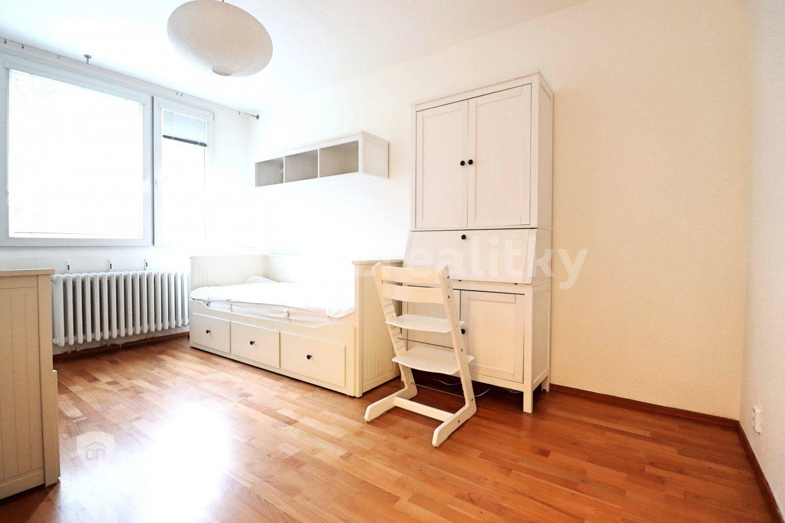 Prenájom bytu 4-izbový 84 m², Na Okrouhlíku, Praha, Praha