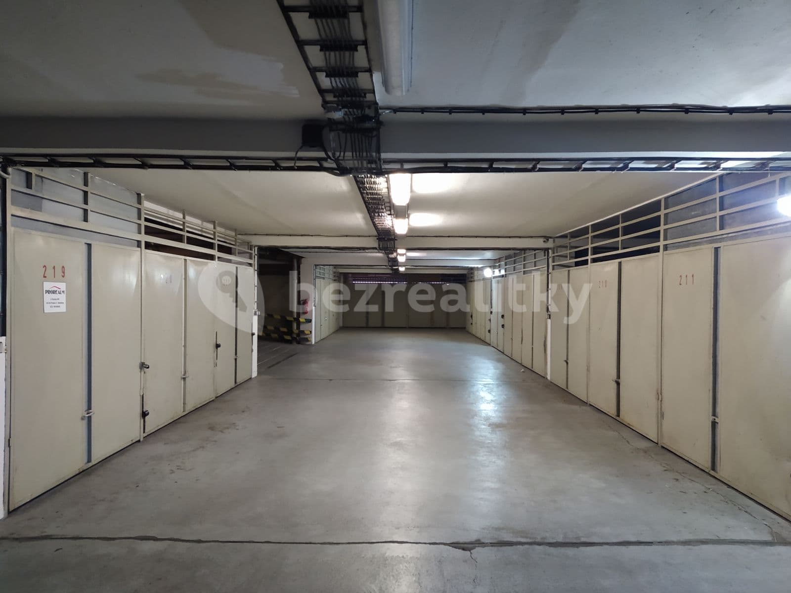 Prenájom garáže 13 m², K Dolům, Praha, Praha Prenájom garáže 13 m², K Dolům, Praha, Praha