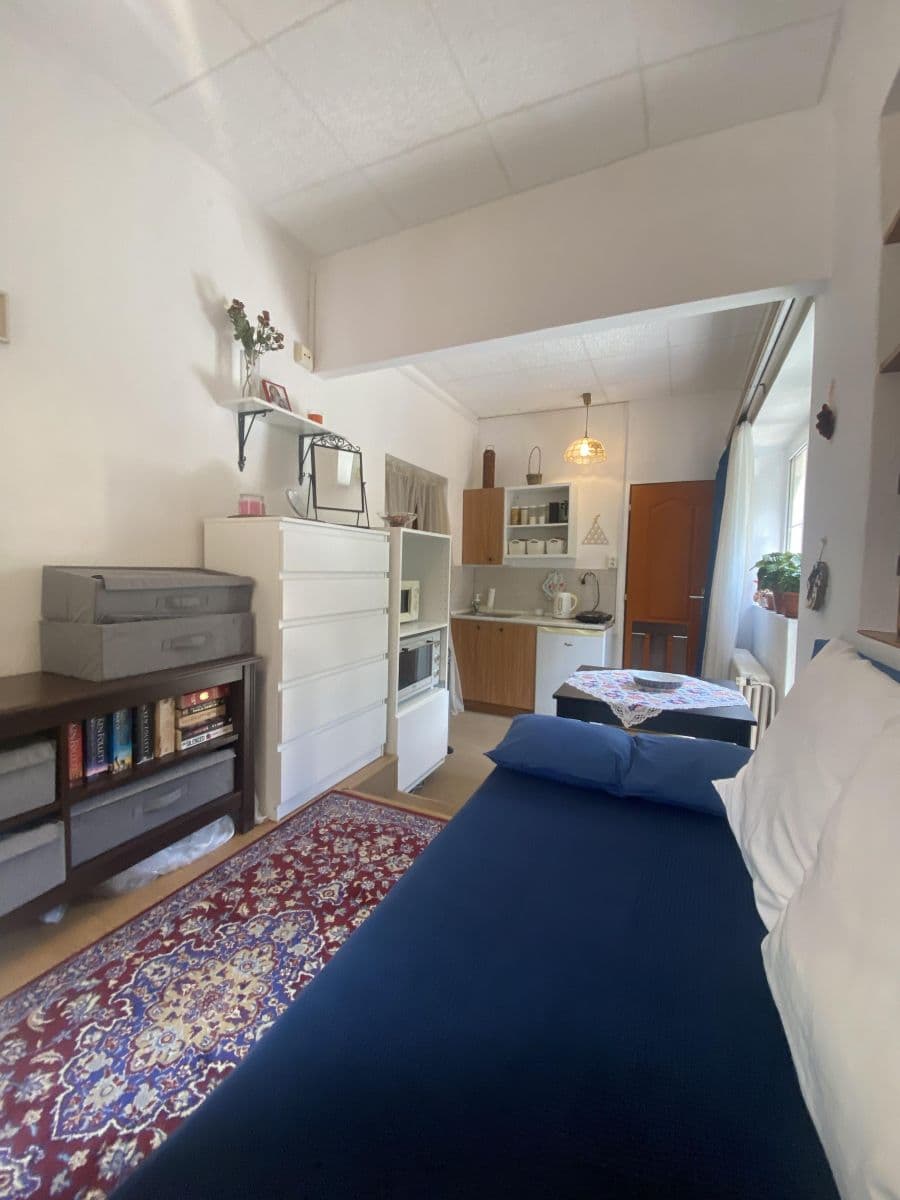Prenájom bytu Garsoniéra 19 m², Pod Kotlářkou, Praha, Praha Prenájom bytu Garsoniéra 19 m², Pod Kotlářkou, Praha, Praha