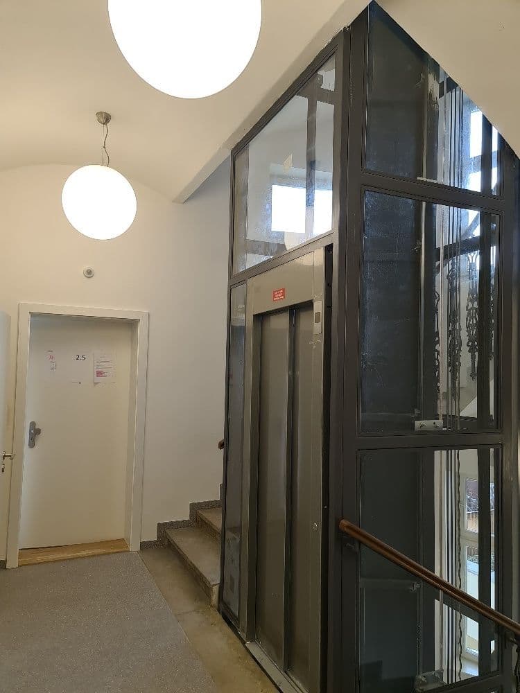 Prenájom bytu 2-izbový 47 m², Tusarova, Praha, Praha Prenájom bytu 2-izbový 47 m², Tusarova, Praha, Praha