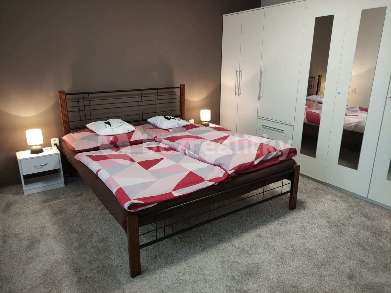 Prenájom bytu 3-izbový 68 m², Pod Vlkem, Praha, Praha Prenájom bytu 3-izbový 68 m², Pod Vlkem, Praha, Praha