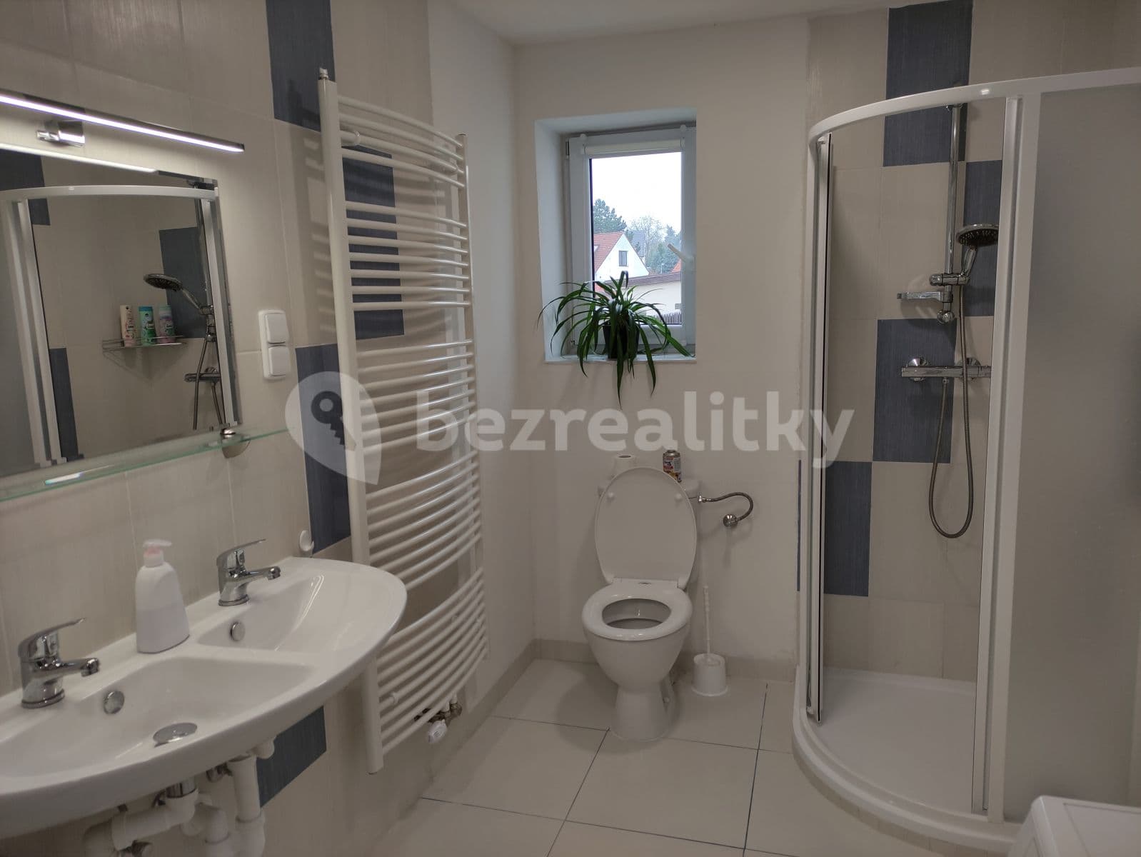 Prenájom bytu 3-izbový 68 m², Pod Vlkem, Praha, Praha Prenájom bytu 3-izbový 68 m², Pod Vlkem, Praha, Praha