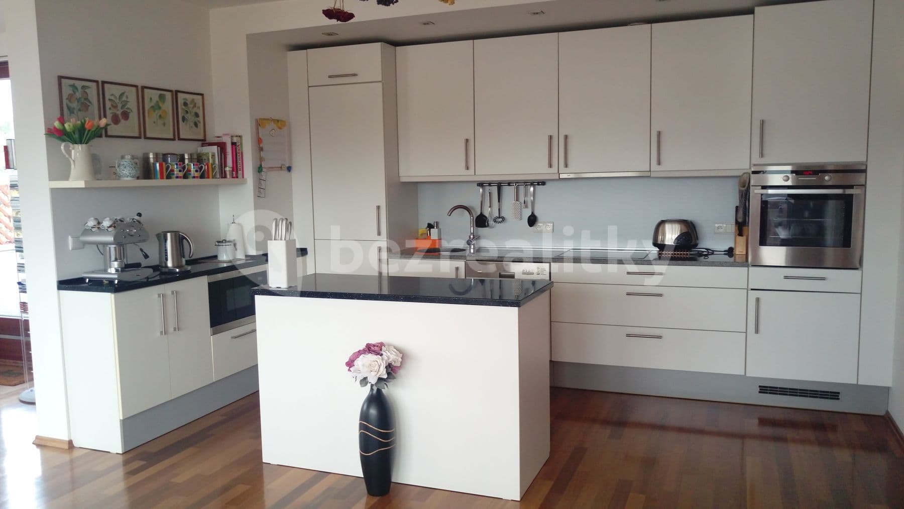 Prenájom bytu 3-izbový 98 m², Podnádražní, Praha, Praha Prenájom bytu 3-izbový 98 m², Podnádražní, Praha, Praha