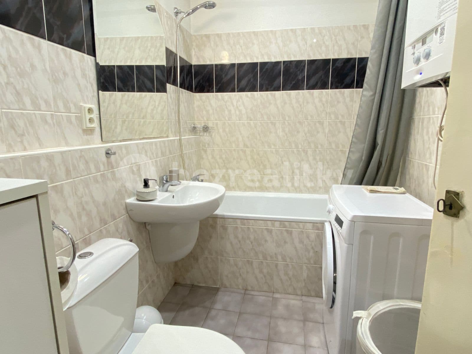 Prenájom bytu 2-izbový 47 m², Biskupcova, Praha, Praha Prenájom bytu 2-izbový 47 m², Biskupcova, Praha, Praha
