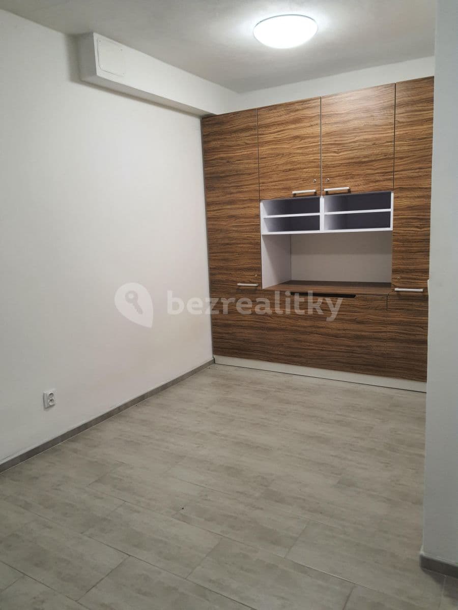 Prenájom bytu 1-izbový 24 m², 28. pluku, Praha, Praha Prenájom bytu 1-izbový 24 m², 28. pluku, Praha, Praha