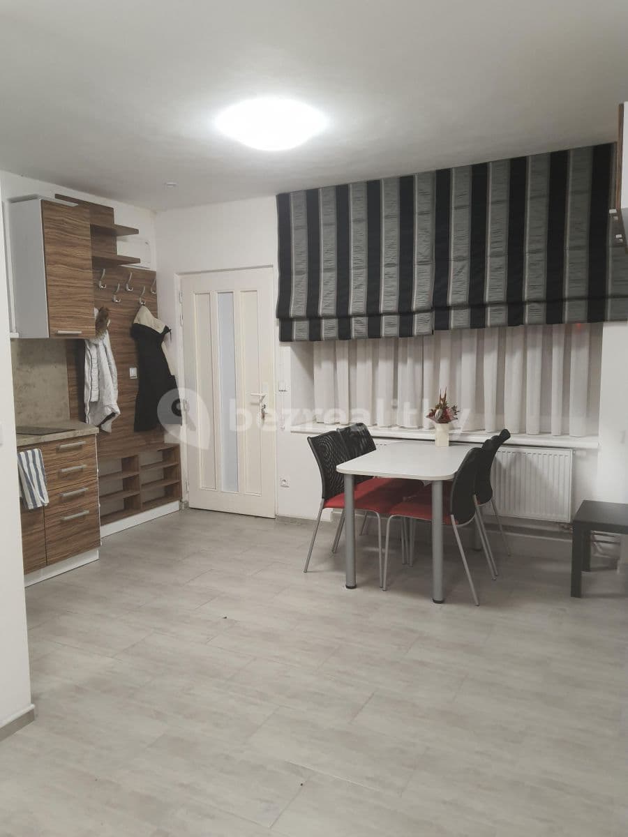 Prenájom bytu 1-izbový 24 m², 28. pluku, Praha, Praha Prenájom bytu 1-izbový 24 m², 28. pluku, Praha, Praha