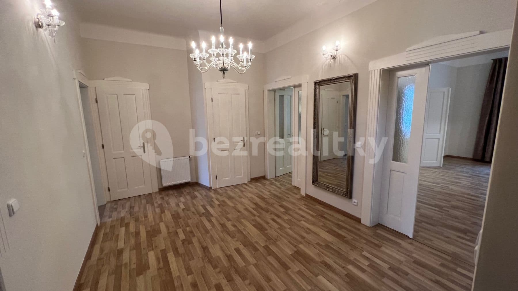 Prenájom bytu 4-izbový 110 m², Československé armády, Praha, Praha Prenájom bytu 4-izbový 110 m², Československé armády, Praha, Praha