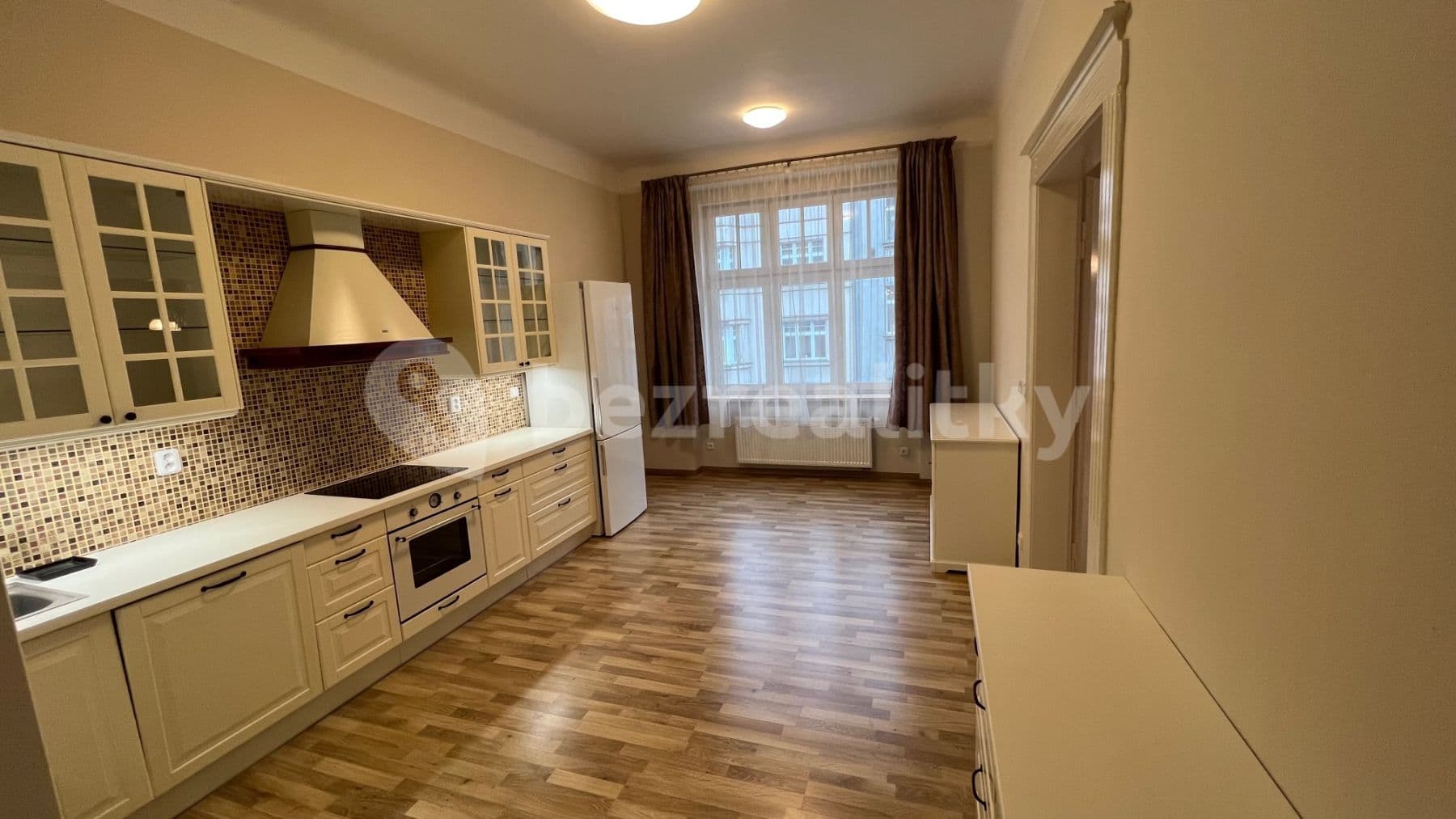 Prenájom bytu 4-izbový 110 m², Československé armády, Praha, Praha Prenájom bytu 4-izbový 110 m², Československé armády, Praha, Praha