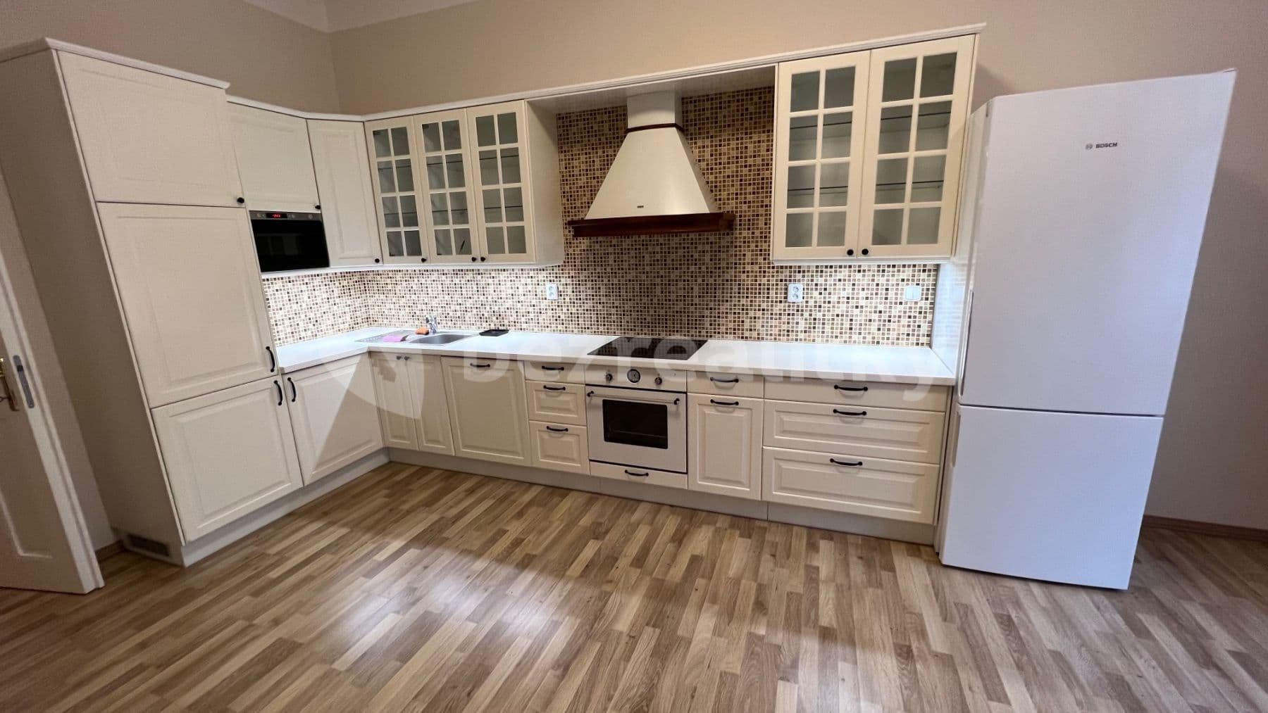 Prenájom bytu 4-izbový 110 m², Československé armády, Praha, Praha Prenájom bytu 4-izbový 110 m², Československé armády, Praha, Praha