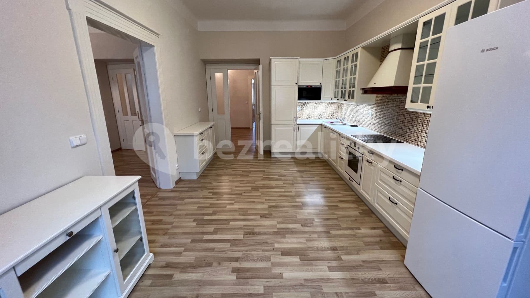 Prenájom bytu 4-izbový 110 m², Československé armády, Praha, Praha Prenájom bytu 4-izbový 110 m², Československé armády, Praha, Praha