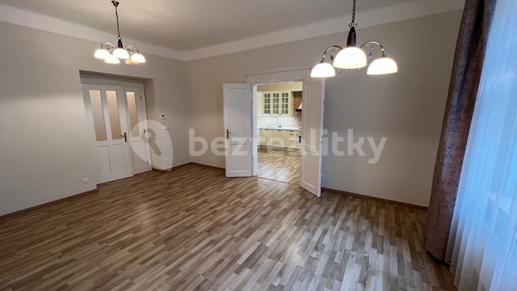 Prenájom bytu 4-izbový 110 m², Československé armády, Praha, Praha Prenájom bytu 4-izbový 110 m², Československé armády, Praha, Praha