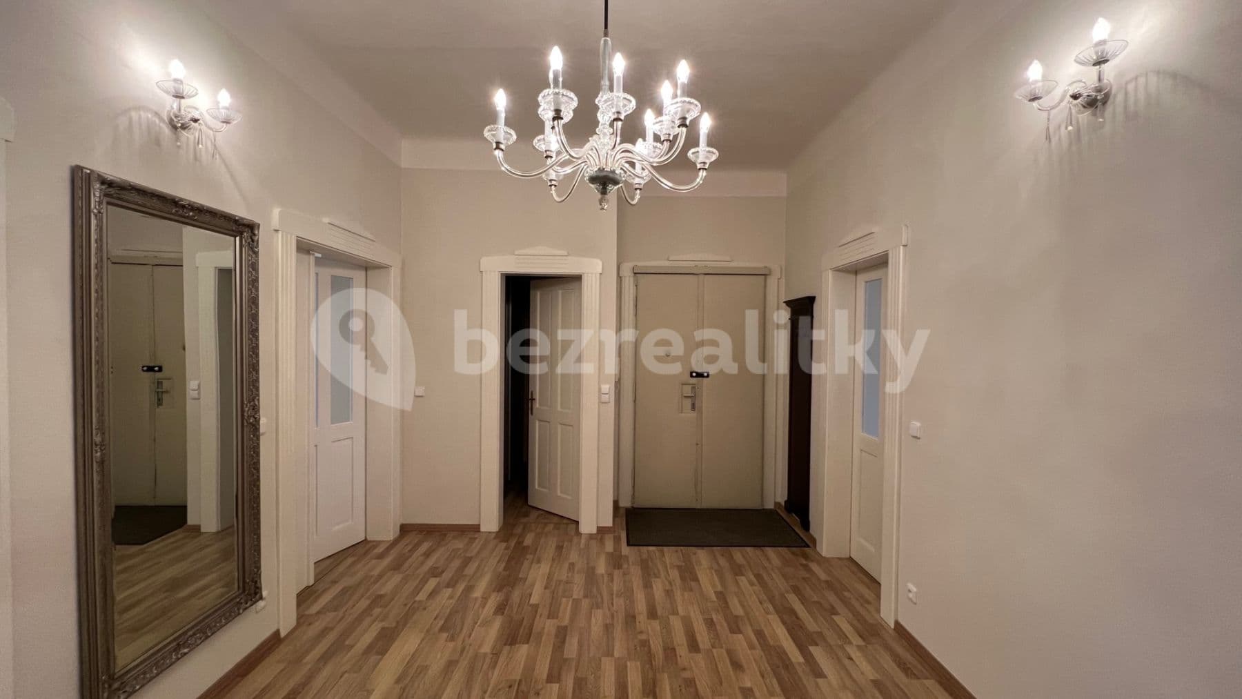 Prenájom bytu 4-izbový 110 m², Československé armády, Praha, Praha Prenájom bytu 4-izbový 110 m², Československé armády, Praha, Praha