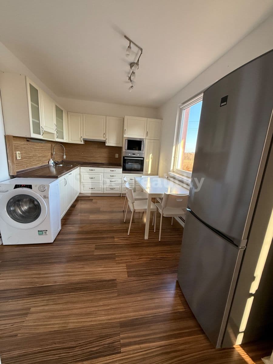 Prenájom bytu 2-izbový 62 m², Průběžná, Nupaky, Středočeský kraj Prenájom bytu 2-izbový 62 m², Průběžná, Nupaky, Středočeský kraj