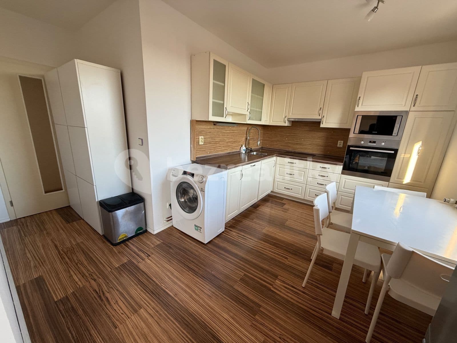 Prenájom bytu 2-izbový 62 m², Průběžná, Nupaky, Středočeský kraj Prenájom bytu 2-izbový 62 m², Průběžná, Nupaky, Středočeský kraj