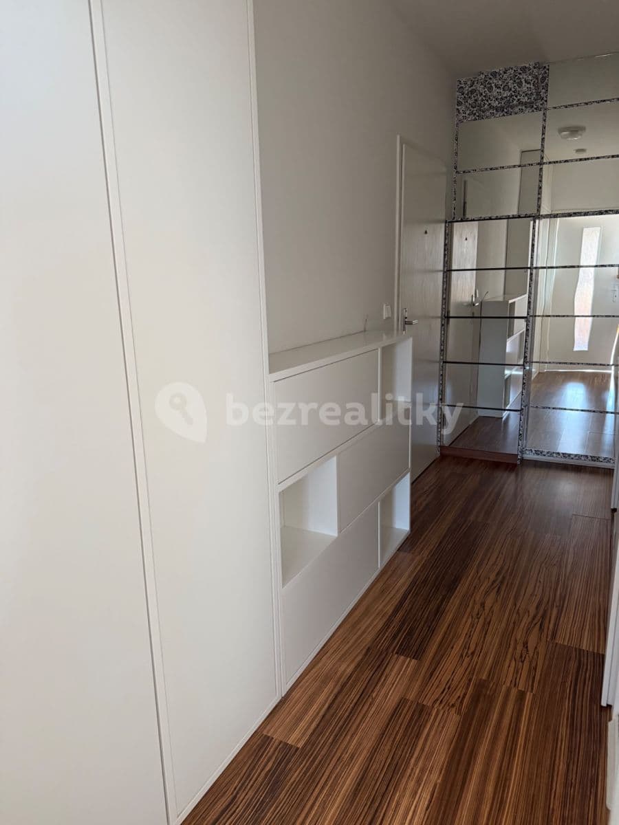 Prenájom bytu 2-izbový 62 m², Průběžná, Nupaky, Středočeský kraj Prenájom bytu 2-izbový 62 m², Průběžná, Nupaky, Středočeský kraj