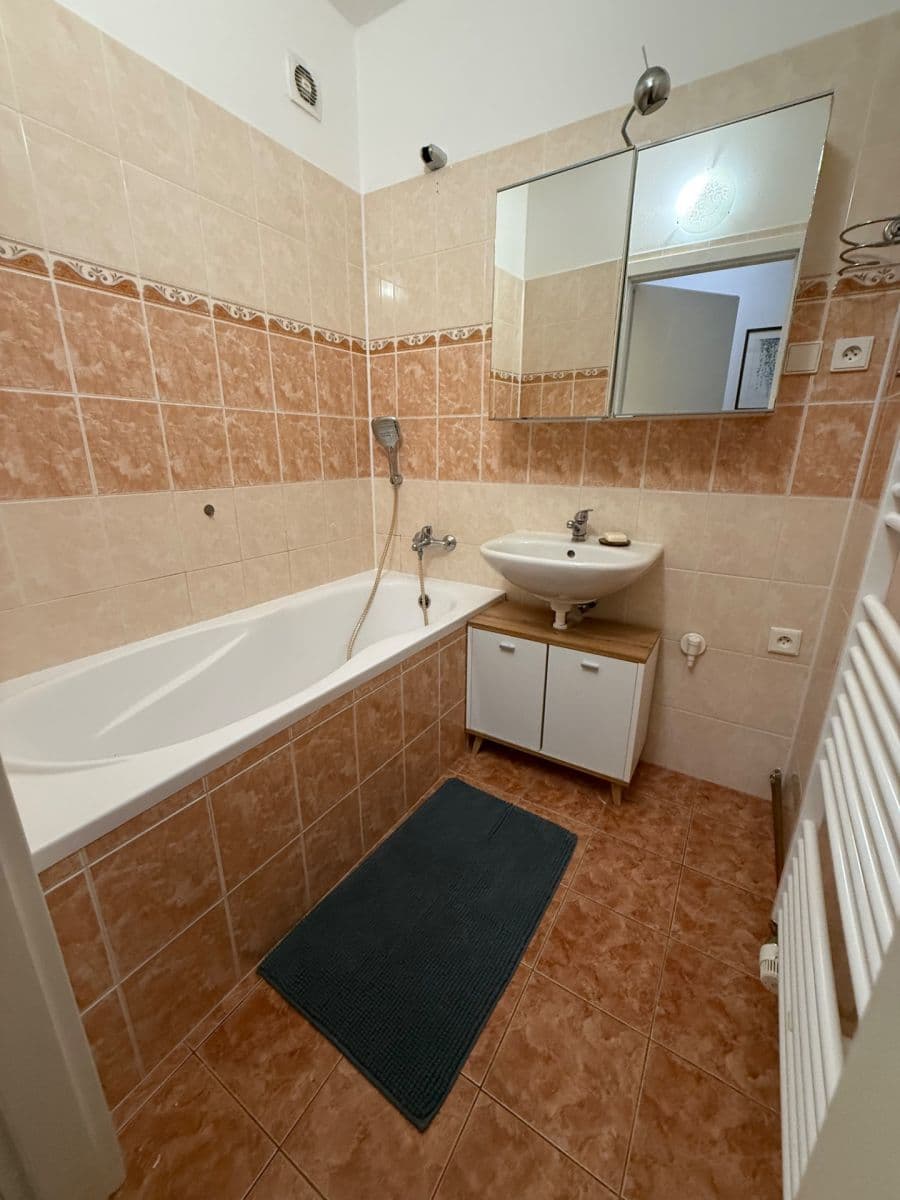 Prenájom bytu 2-izbový 62 m², Průběžná, Nupaky, Středočeský kraj Prenájom bytu 2-izbový 62 m², Průběžná, Nupaky, Středočeský kraj