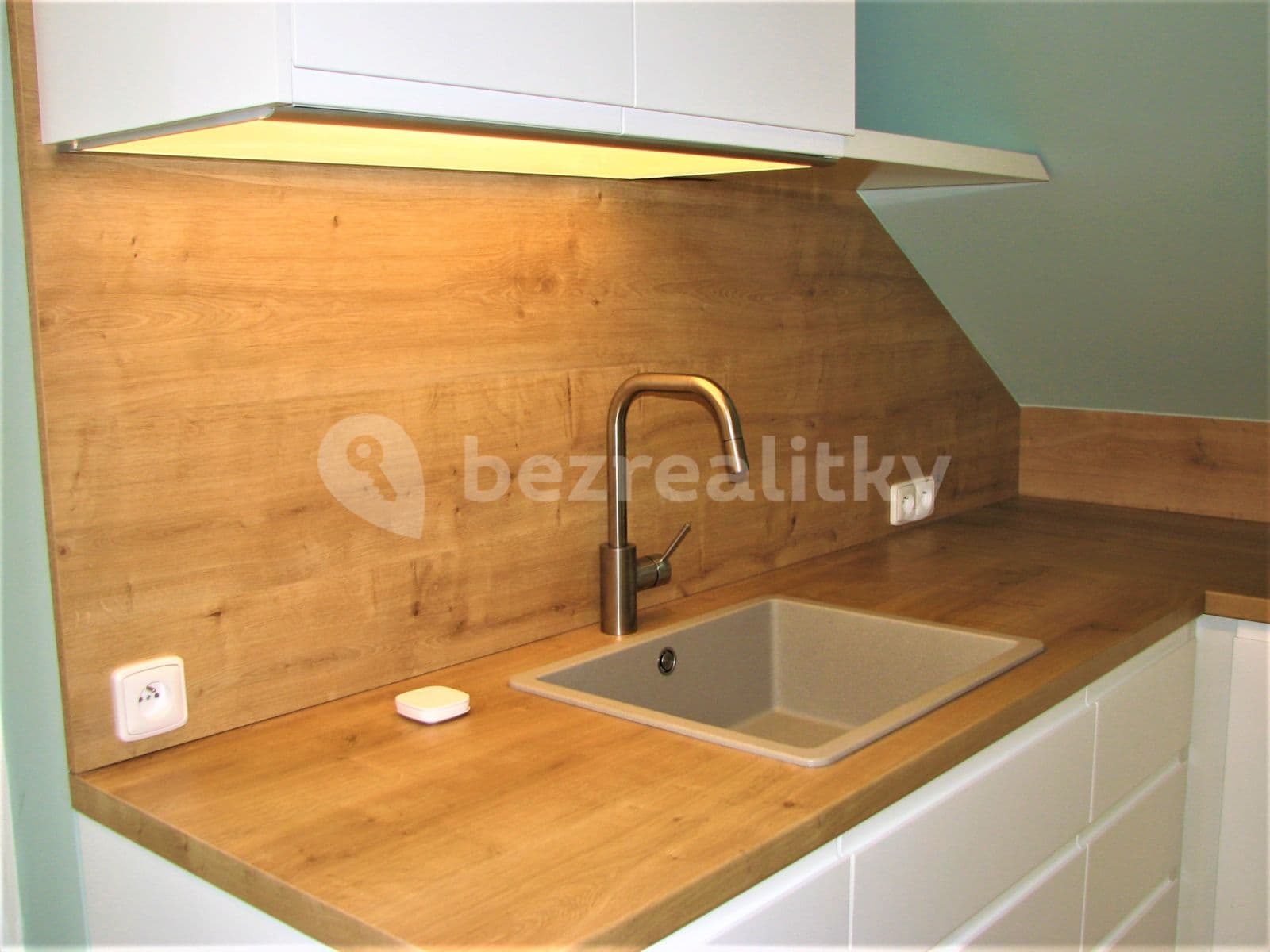 Prenájom bytu 2-izbový 72 m², Mezitraťová, Praha, Praha Prenájom bytu 2-izbový 72 m², Mezitraťová, Praha, Praha