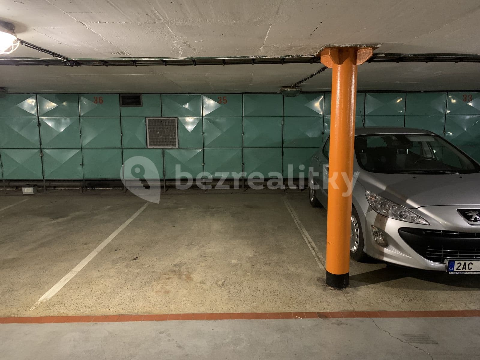 Prenájom garáže 15 m², Na Hroudě, Praha, Praha Prenájom garáže 15 m², Na Hroudě, Praha, Praha