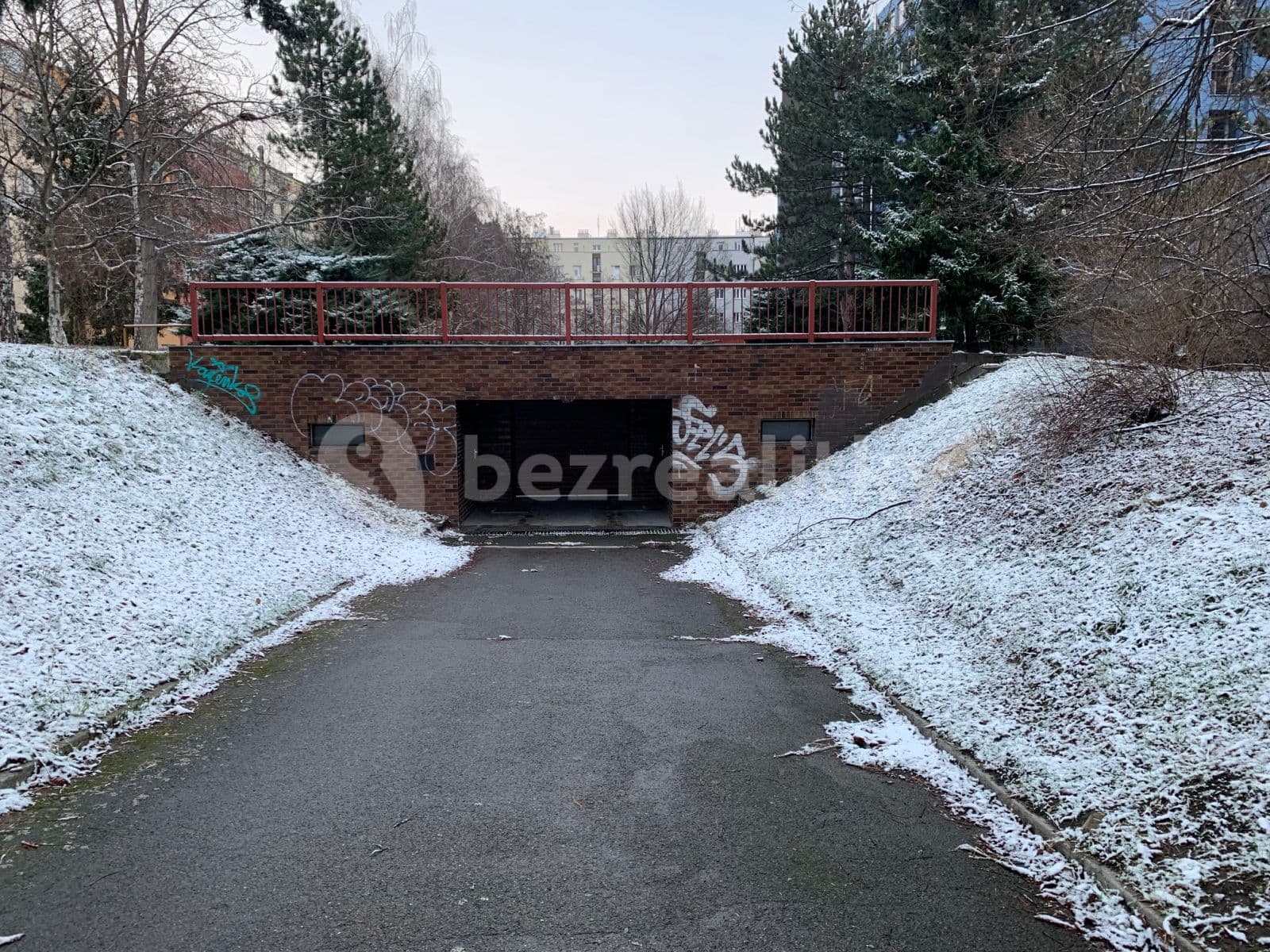 Prenájom garáže 15 m², Na Hroudě, Praha, Praha Prenájom garáže 15 m², Na Hroudě, Praha, Praha