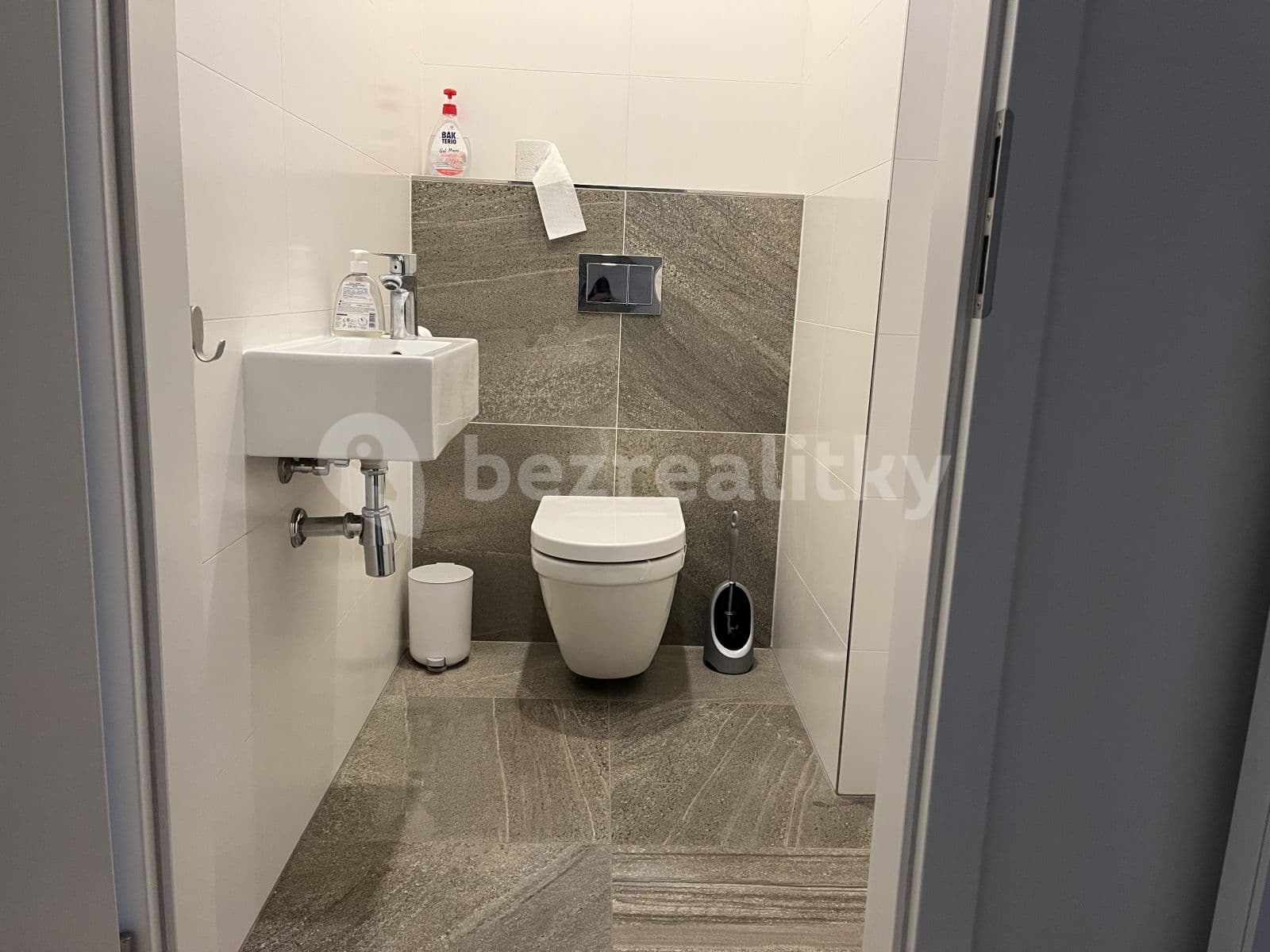Prenájom bytu 3-izbový 80 m², Kodaňská, Praha, Praha Prenájom bytu 3-izbový 80 m², Kodaňská, Praha, Praha
