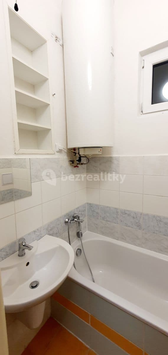 Prenájom bytu 1-izbový 30 m², Křižíkova, Praha, Praha Prenájom bytu 1-izbový 30 m², Křižíkova, Praha, Praha