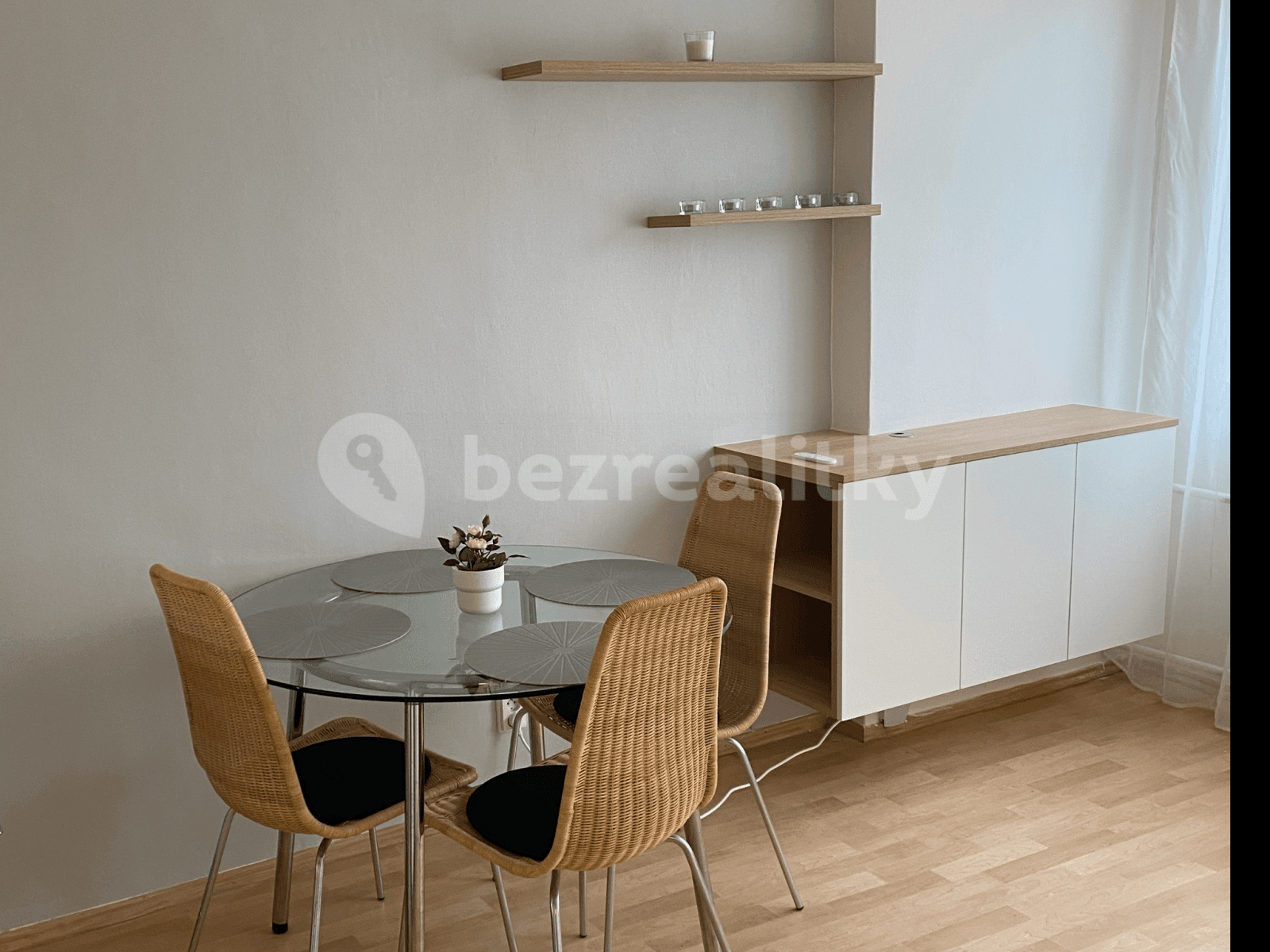 Prenájom bytu 3-izbový 55 m², Evropská, Praha, Praha Prenájom bytu 3-izbový 55 m², Evropská, Praha, Praha