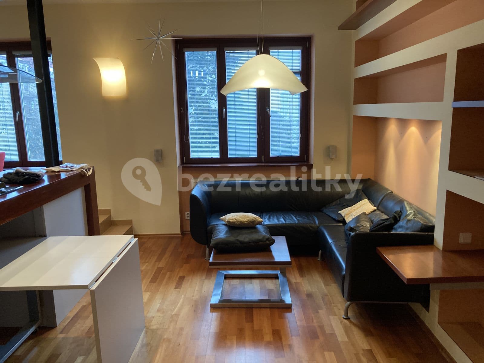 Prenájom bytu 2-izbový 66 m², náměstí Jiřího z Lobkovic, Praha, Praha Prenájom bytu 2-izbový 66 m², náměstí Jiřího z Lobkovic, Praha, Praha