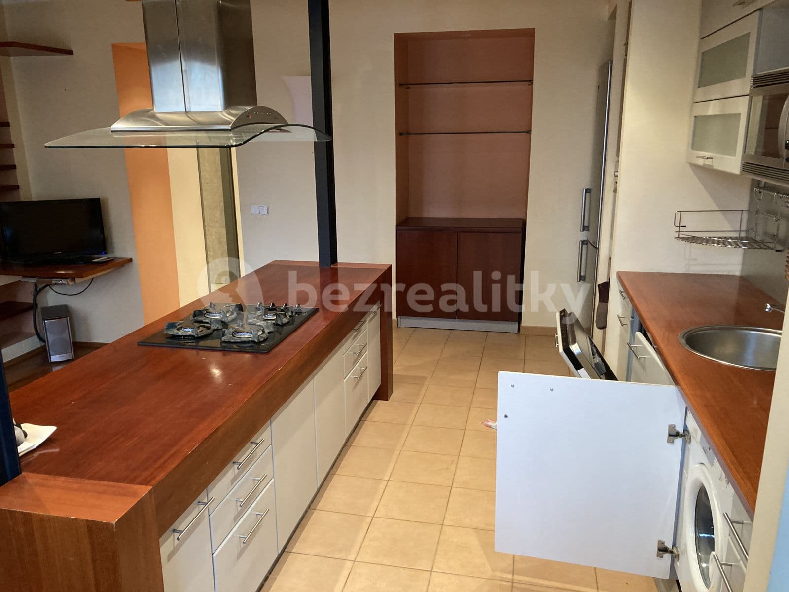 Prenájom bytu 2-izbový 66 m², náměstí Jiřího z Lobkovic, Praha, Praha Prenájom bytu 2-izbový 66 m², náměstí Jiřího z Lobkovic, Praha, Praha
