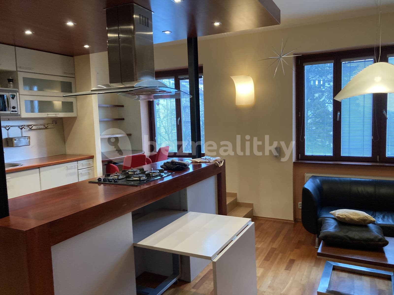 Prenájom bytu 2-izbový 66 m², náměstí Jiřího z Lobkovic, Praha, Praha Prenájom bytu 2-izbový 66 m², náměstí Jiřího z Lobkovic, Praha, Praha