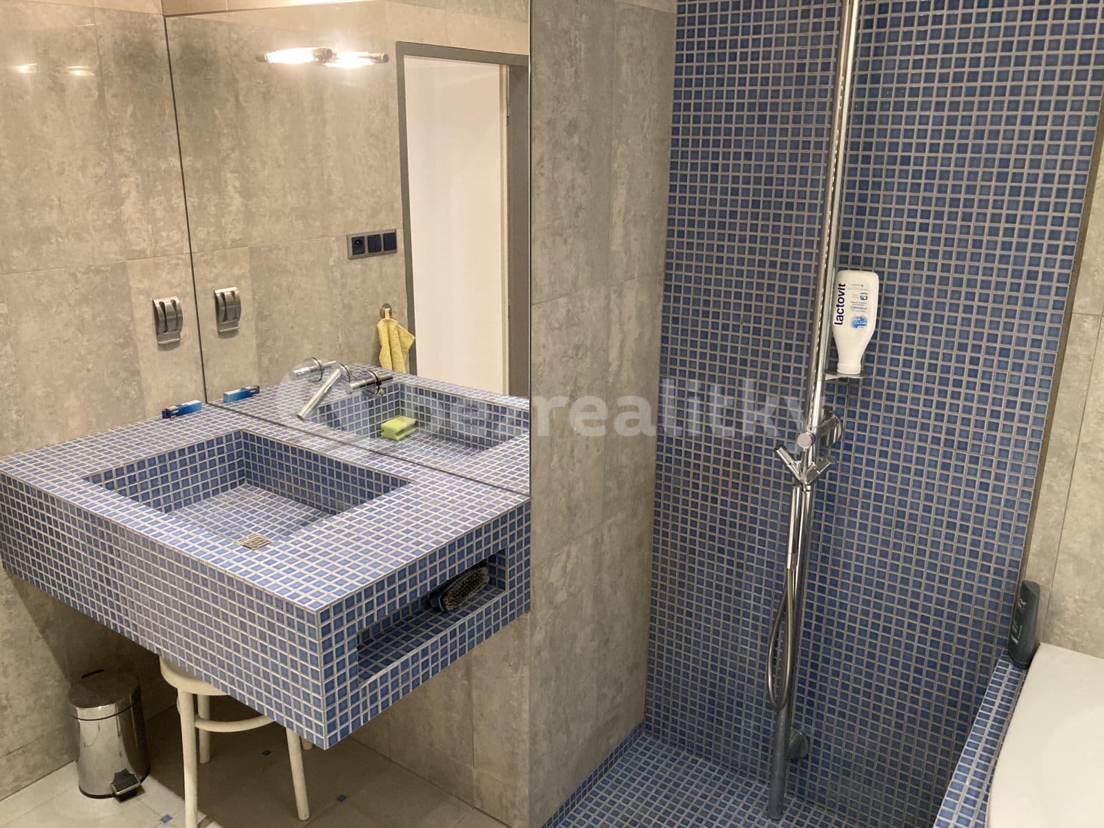 Prenájom bytu 2-izbový 66 m², náměstí Jiřího z Lobkovic, Praha, Praha Prenájom bytu 2-izbový 66 m², náměstí Jiřího z Lobkovic, Praha, Praha
