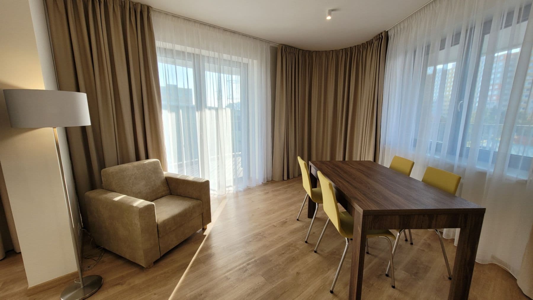 Prenájom bytu 3-izbový 88 m², Mukařovského, Praha, Praha Prenájom bytu 3-izbový 88 m², Mukařovského, Praha, Praha