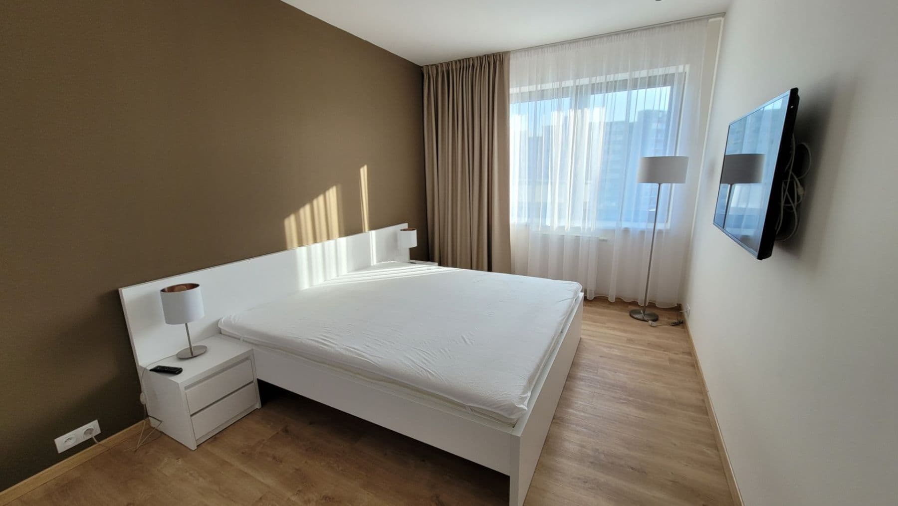 Prenájom bytu 3-izbový 88 m², Mukařovského, Praha, Praha Prenájom bytu 3-izbový 88 m², Mukařovského, Praha, Praha