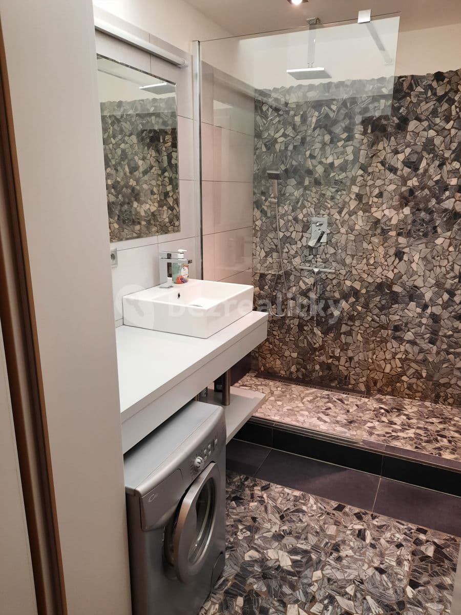 Prenájom bytu 1-izbový 30 m², Högrova, Brno, Jihomoravský kraj Prenájom bytu 1-izbový 30 m², Högrova, Brno, Jihomoravský kraj