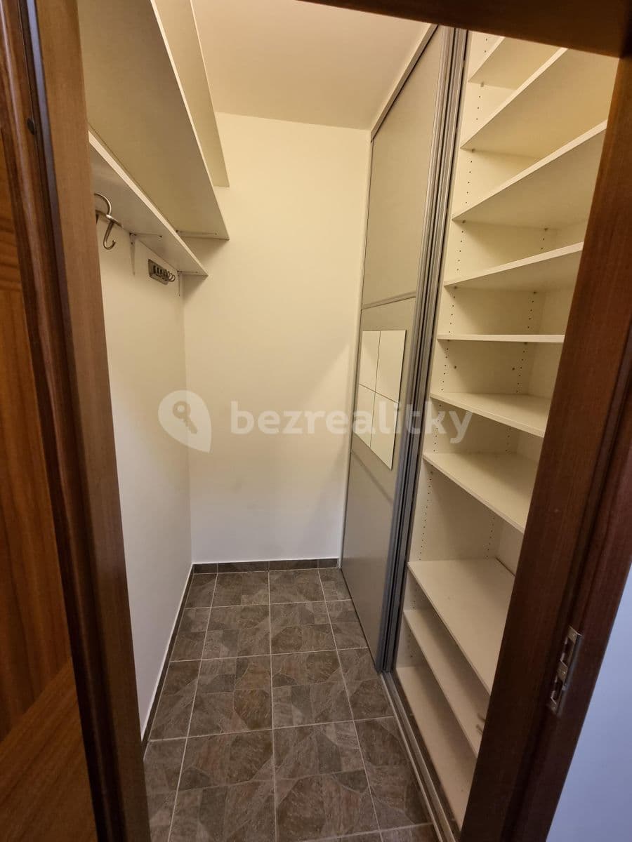 Prenájom bytu 3-izbový 94 m², Laurinova, Praha, Praha Prenájom bytu 3-izbový 94 m², Laurinova, Praha, Praha