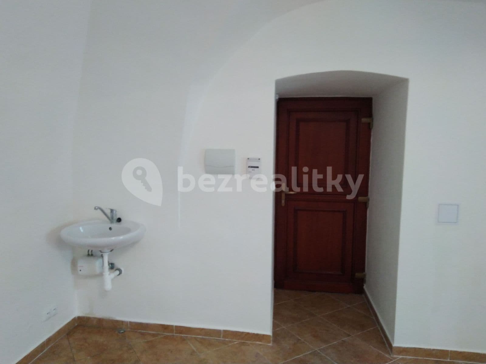 Prenájom nebytového priestoru 30 m², Kynského, Slaný, Středočeský kraj Prenájom nebytového priestoru 30 m², Kynského, Slaný, Středočeský kraj