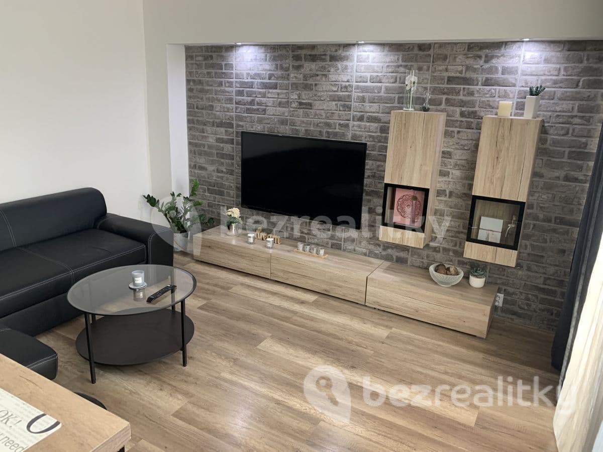 Prenájom bytu 2-izbový 54 m², Spojovací, Čelákovice, Středočeský kraj Prenájom bytu 2-izbový 54 m², Spojovací, Čelákovice, Středočeský kraj