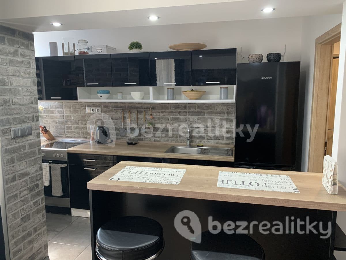 Prenájom bytu 2-izbový 54 m², Spojovací, Čelákovice, Středočeský kraj Prenájom bytu 2-izbový 54 m², Spojovací, Čelákovice, Středočeský kraj